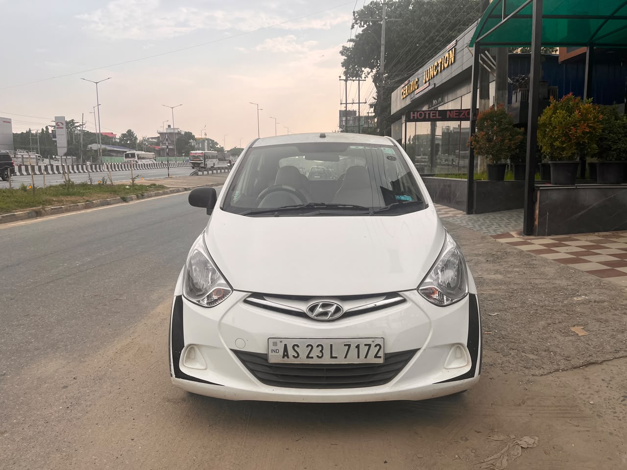 HYUNDAI EON DLITE