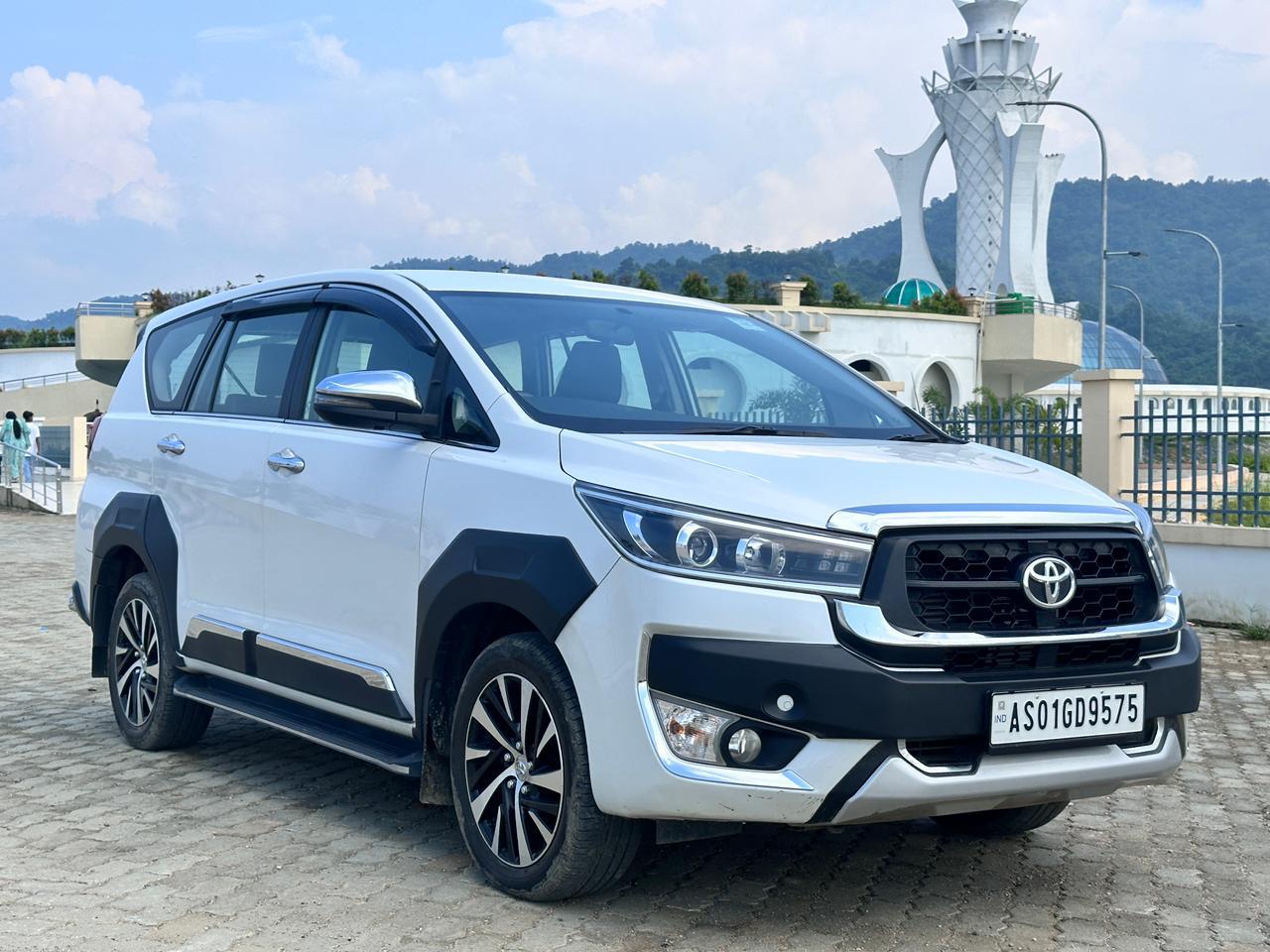 TOYOTA INNOVA CRYSTA 2.4Z (MT)
